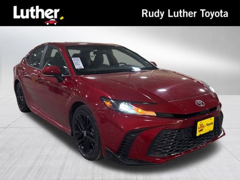 Certified 2025 Toyota Camry SE image 1