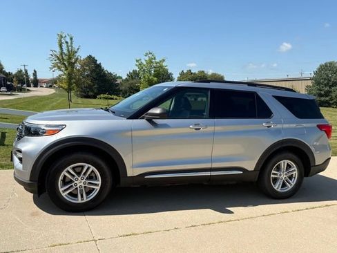 Used 2020 Ford Explorer XLT w/ Equipment Group 202A AWD/4WD image 1