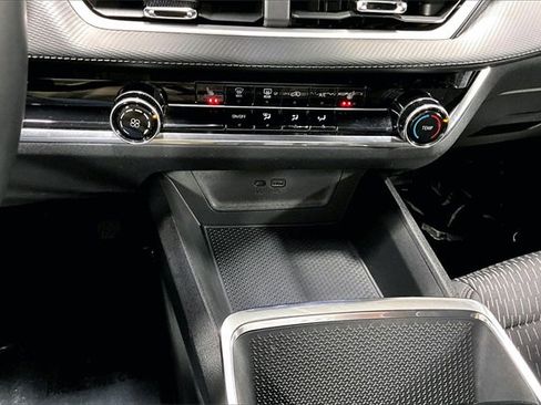 Used 2025 Chevrolet Equinox LT image 15