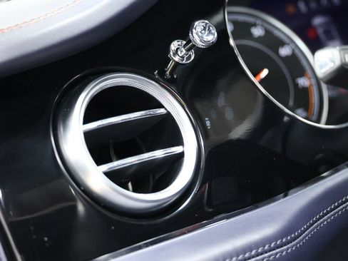 Used 2019 Bentley Bentayga AWD/4WD image 23