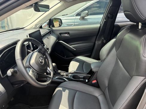 Used 2022 Toyota Corolla Cross XLE AWD/4WD image 19