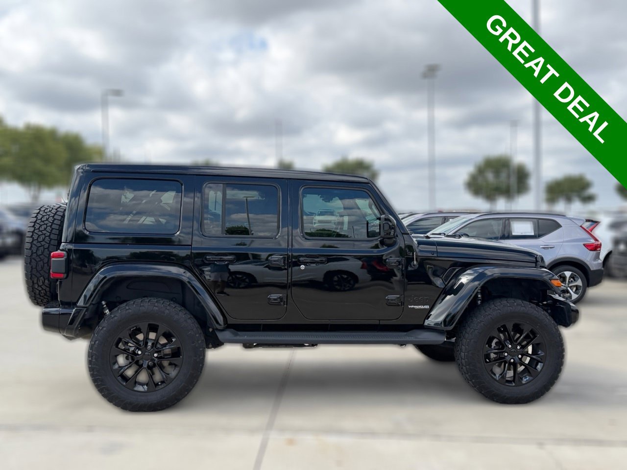 Used 2021 Jeep Wrangler Unlimited Sahara AWD/4WD image 10
