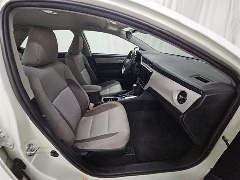 Used 2017 Toyota Corolla LE FWD image 10