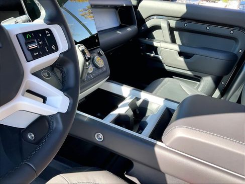 New 2026 Land Rover Defender 110 X-Dynamic SE AWD/4WD image 10