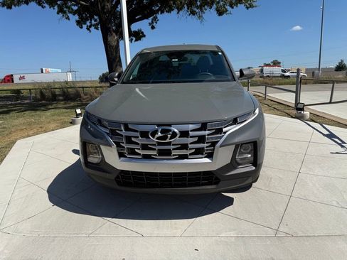 Used 2023 Hyundai Santa Cruz SE FWD image 2