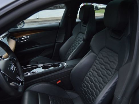 Used 2023 Audi e-tron GT Premium Plus AWD/4WD image 9