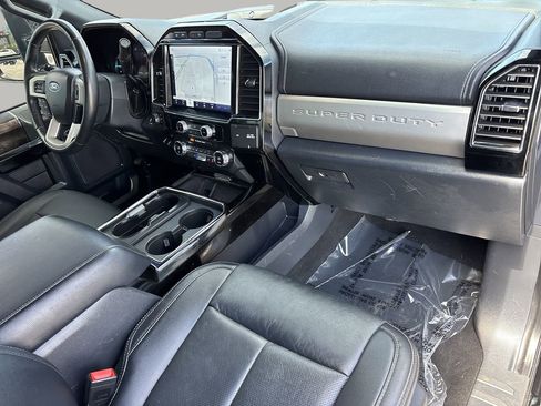 Used 2022 Ford F250 Lariat w/ Black Appearance Package image 10