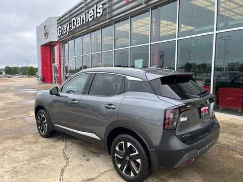 Used 2025 Nissan Kicks SR FWD image 2