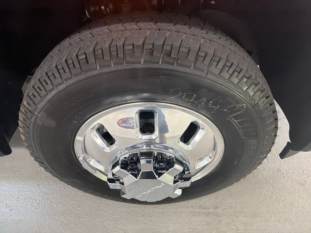 New 2026 GMC Sierra 3500 Denali w/ Denali Reserve Package AWD/4WD image 4