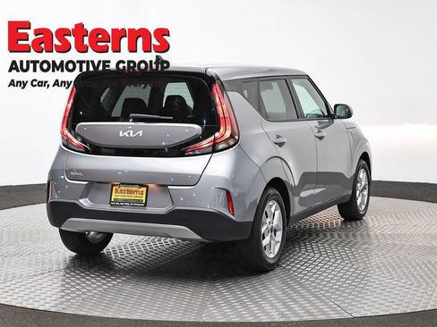 Used 2025 Kia Soul LX w/ LX Technology Package FWD image 5