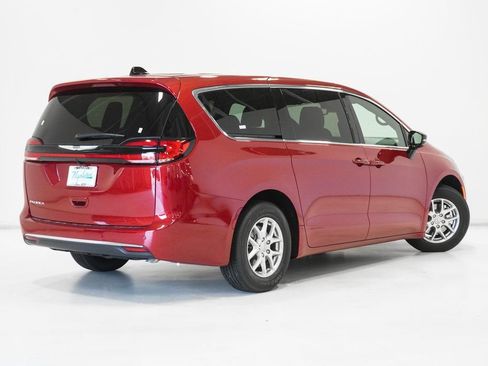 New 2026 Chrysler Pacifica Select image 7