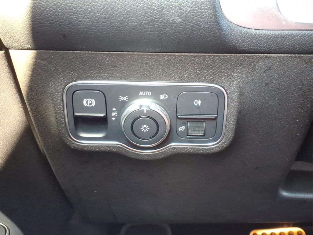 Used 2021 Mercedes-Benz GLB 250 4MATIC image 14