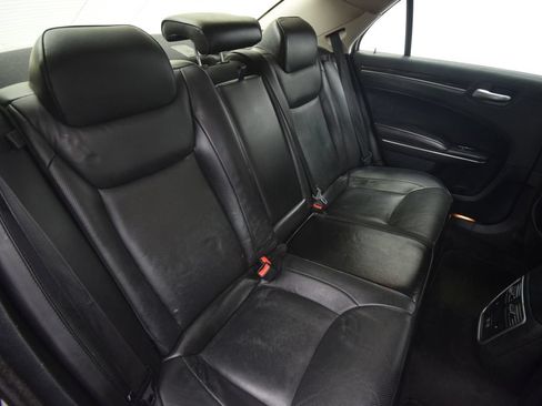 Used 2018 Chrysler 300 Limited AWD/4WD image 15