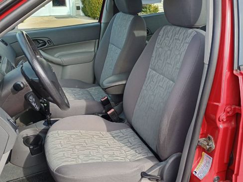 Used 2005 Ford Focus ZX4 image 15