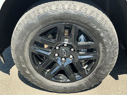 Used 2021 Chevrolet Silverado 1500 LTZ w/ Z71 Off-Road Package AWD/4WD image 8