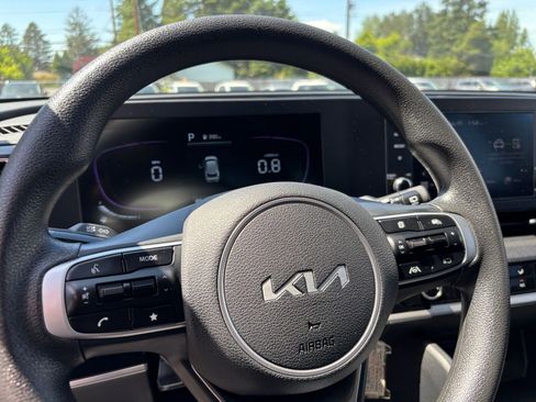 Used 2025 Kia Sportage LX FWD image 27
