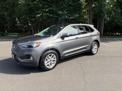 Certified 2024 Ford Edge SEL w/ Convenience Package AWD/4WD image 2