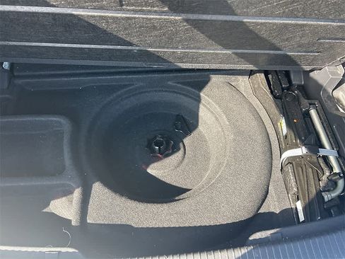 Used 2019 Volkswagen Atlas SE w/ Towing Package image 12