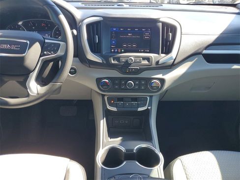 Certified 2022 GMC Terrain SLE w/ Driver Convenience Package image 17