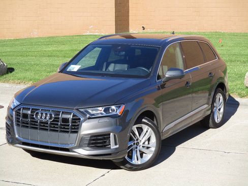 Used 2021 Audi Q7 3.0T Premium Plus w/ Executive Package AWD/4WD image 3