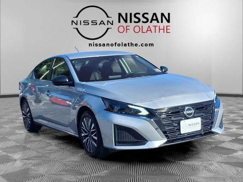 Used 2024 Nissan Altima 2.5 SV FWD image 28