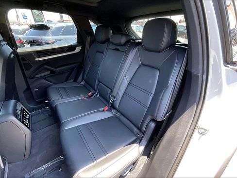Used 2026 Porsche Cayenne S AWD/4WD image 19