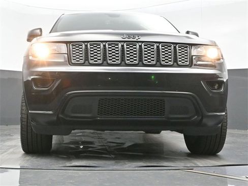 Used 2019 Jeep Grand Cherokee Altitude image 21