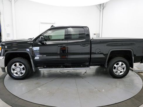 Used 2018 GMC Sierra 2500 SLE w/ SLE Preferred Package AWD/4WD image 4