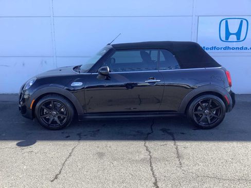 Used 2019 MINI Cooper S w/ Premium Package image 3