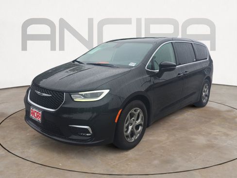 Used 2024 Chrysler Pacifica Limited FWD image 6