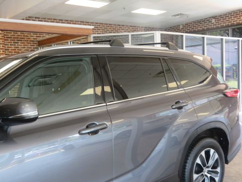 Used 2020 Toyota Highlander XLE FWD image 83