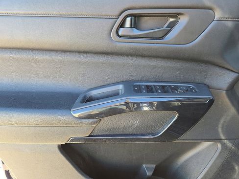 Used 2024 Nissan Pathfinder SV image 19