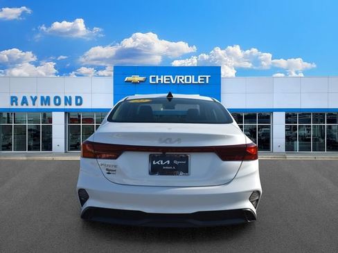 Certified 2022 Kia Forte LXS FWD image 4