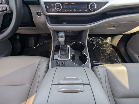 Used 2017 Toyota Highlander XLE image 20
