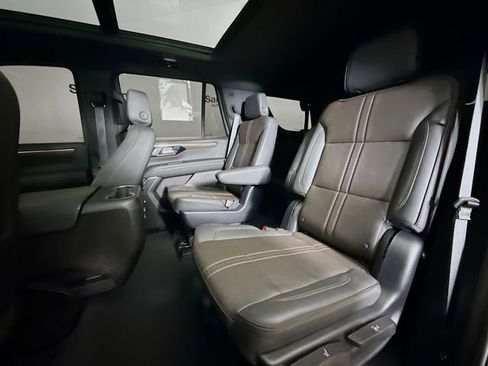 Used 2025 Chevrolet Tahoe High Country AWD/4WD image 28