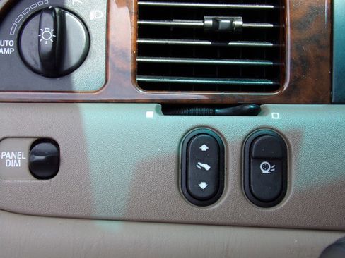 Used 2001 Lincoln Town Car Cartier RWD image 43