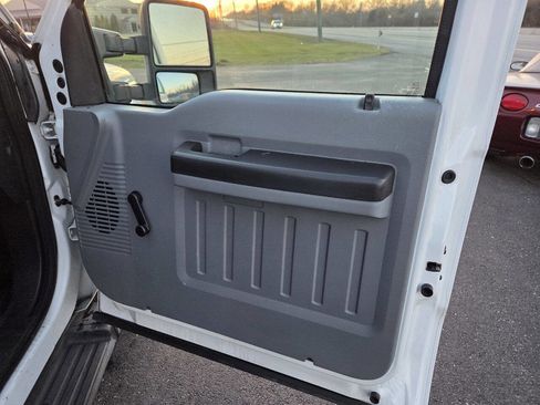 Used 2015 Ford F350 XL w/ Trailer Tow Package image 26