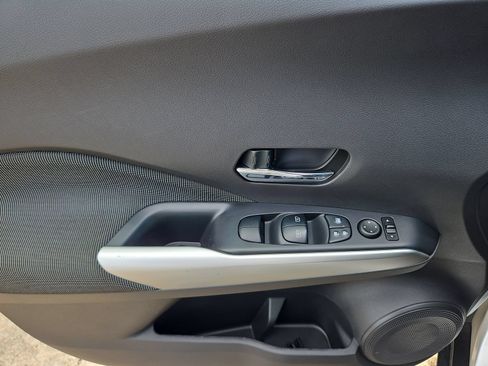 Used 2018 Nissan Kicks SV FWD image 16