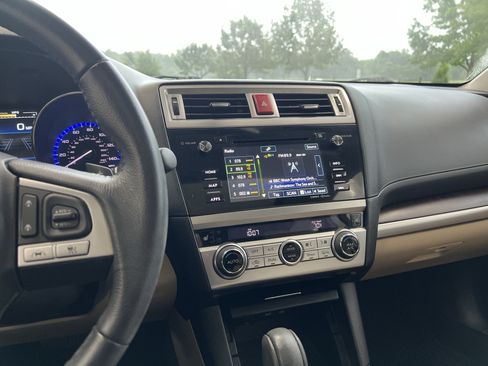 Used 2017 Subaru Outback 2.5i Limited AWD/4WD image 32