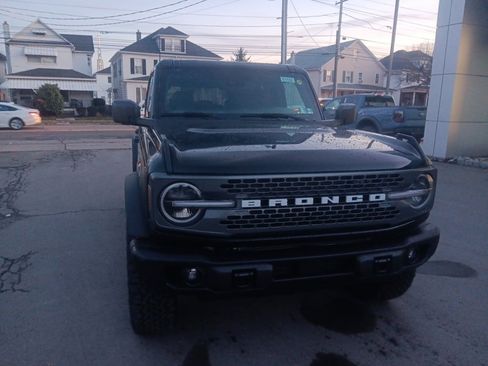 New 2025 Ford Bronco Badlands image 3