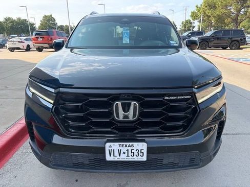 Used 2025 Honda Pilot Black Edition image 2