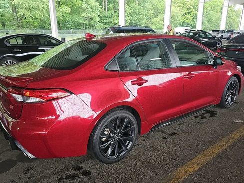 Used 2023 Toyota Corolla SE FWD image 3