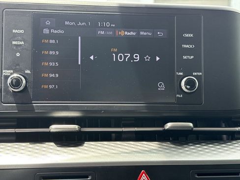 Used 2022 Kia Carnival LX FWD image 28