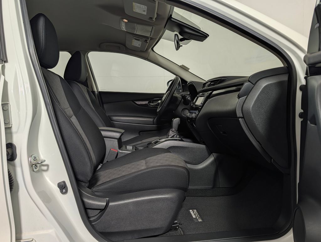 Used 2021 Nissan Rogue Sport SV FWD image 12