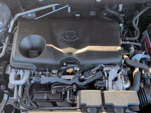 Used 2020 Toyota RAV4 LE FWD image 32