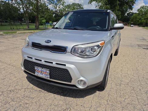 Used 2016 Kia Soul ! w/ Premium Package FWD image 1