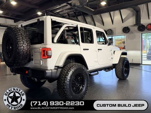 Used 2025 Jeep Wrangler Unlimited Sahara w/ Safety Group AWD/4WD image 33