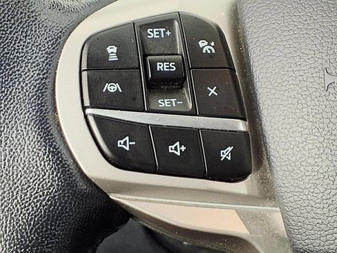 Used 2020 Ford Explorer XLT w/ Equipment Group 202A AWD/4WD image 14