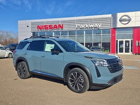 New 2026 Nissan Pathfinder Platinum image 1