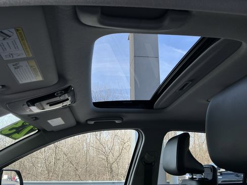 Used 2023 Kia Niro EX Touring image 17